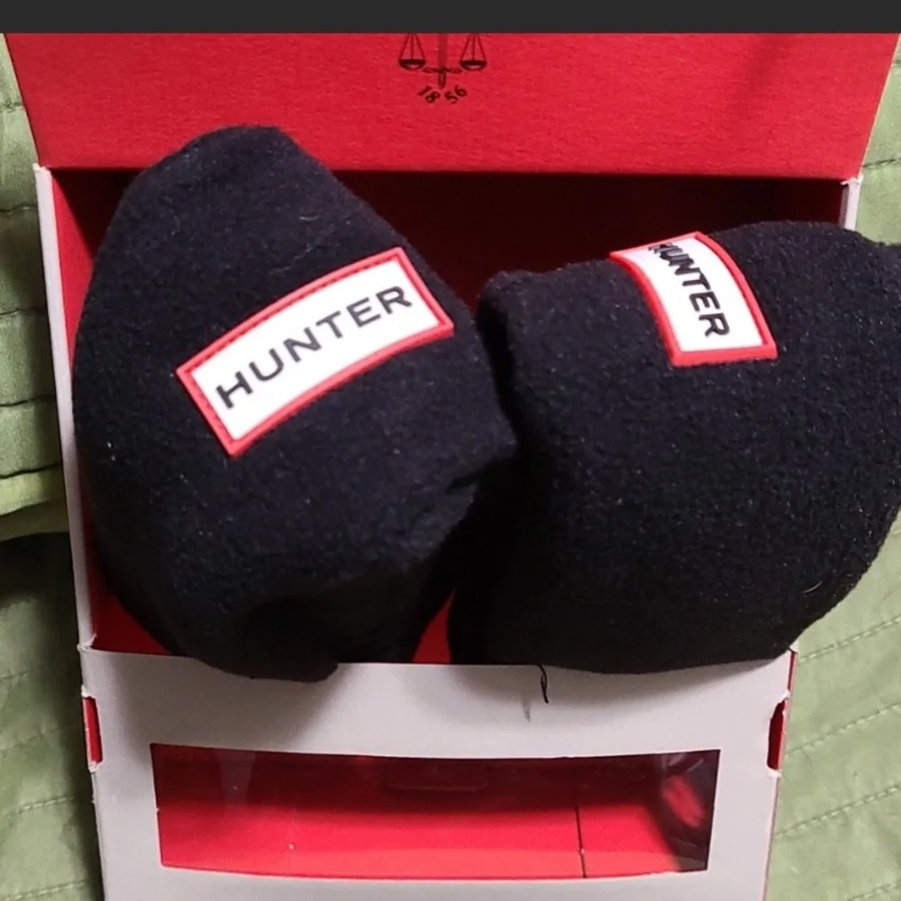 Hunter navy blue fleece INLET FOR BOOTS SIZE LARGE ONLY USED for ski vacation